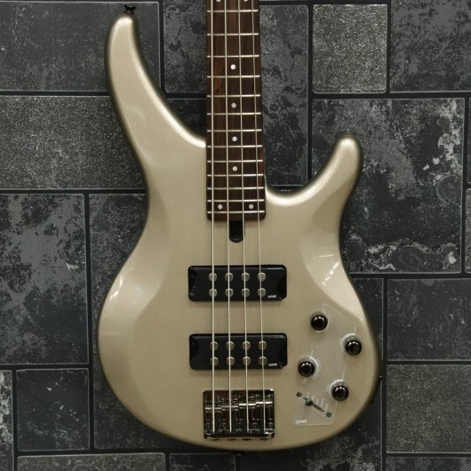 Chitara bass Yamaha TRBX 304 PWT, 4 corzi, 24 taste, corp mahon, tastiera palisandru, scala 864, 2 doze Yamaha
